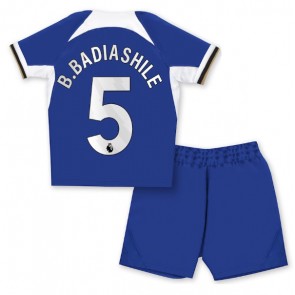 Chelsea Benoit Badiashile #5 Replika Babytøj Hjemmebanesæt Børn 2023-24 Kortærmet (+ Korte bukser)